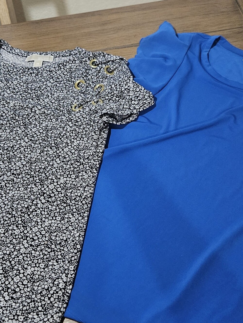 Two Michael KORS TOPS one Size Xsmall.other Size Medium